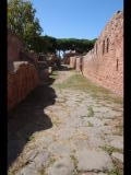 01204 ostia - regio ii - via della palaestra - blick von der via dei vigili ri westen - 09-2022.jpg